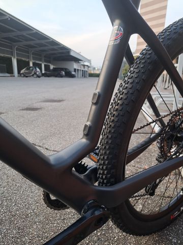 Orbea ALMA M30 2025 2025 Mountainbike usato, Nero — immagine 2 di 5
