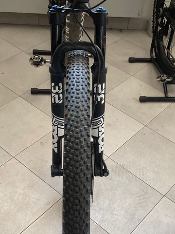 Canyon Lux Trail CF 7 2024 2024 Mountainbike usato, Bianco — immagine 8 di 8