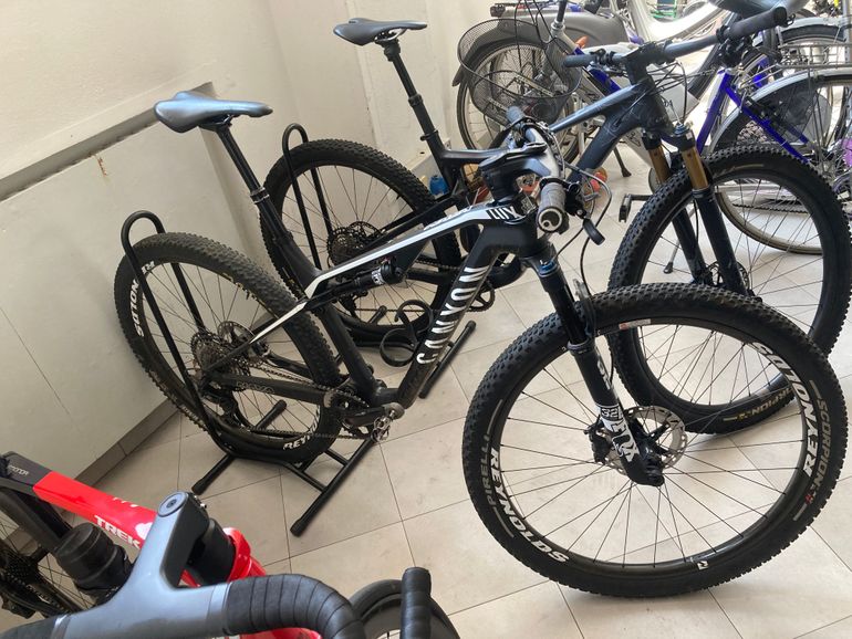 Used Canyon Lux Trail CF 7 2024 2024 Mountainbike, Bianco — image 2 of 8