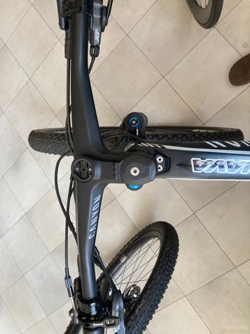 Canyon Lux Trail CF 7 2024 2024 Mountainbike usato, Bianco — immagine 7 di 8