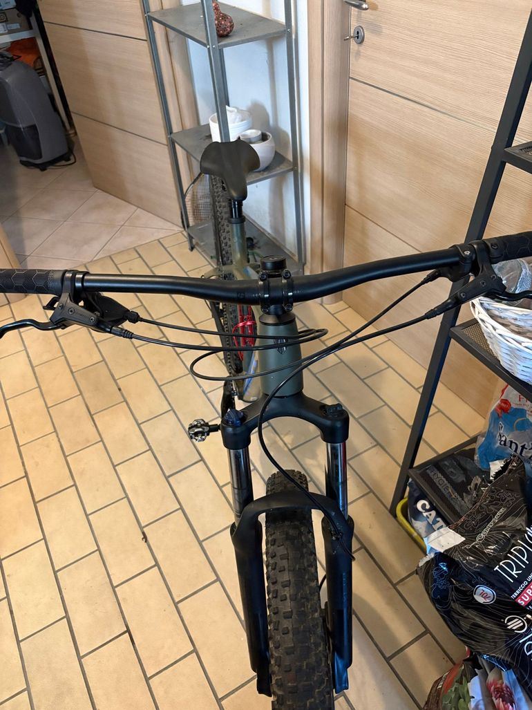 Used Trek Roscoe 6 2022 2022 Mountainbike — image 2 of 9