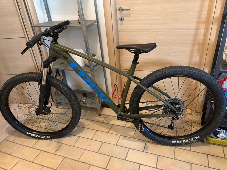 Used Trek Roscoe 6 2022 2022 Mountainbike — image 1 of 9