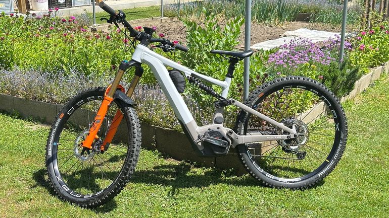 Used Focus SAM² 6.9 2023 2023 Mountainbike, Grigio chiaro — image 2 of 21