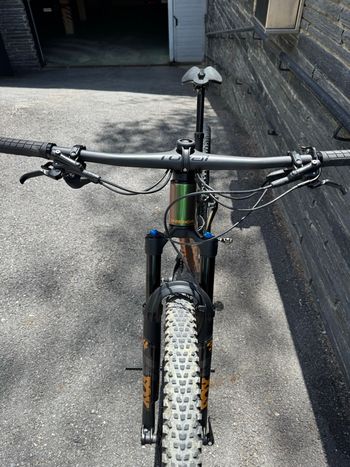 Used Orbea Oiz Shimano Deore XT 2023 Mountainbike, Verde — image 6 of 7
