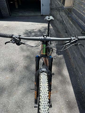 Orbea Oiz Shimano Deore XT 2023 Mountainbike usato, Verde — immagine 6 di 7