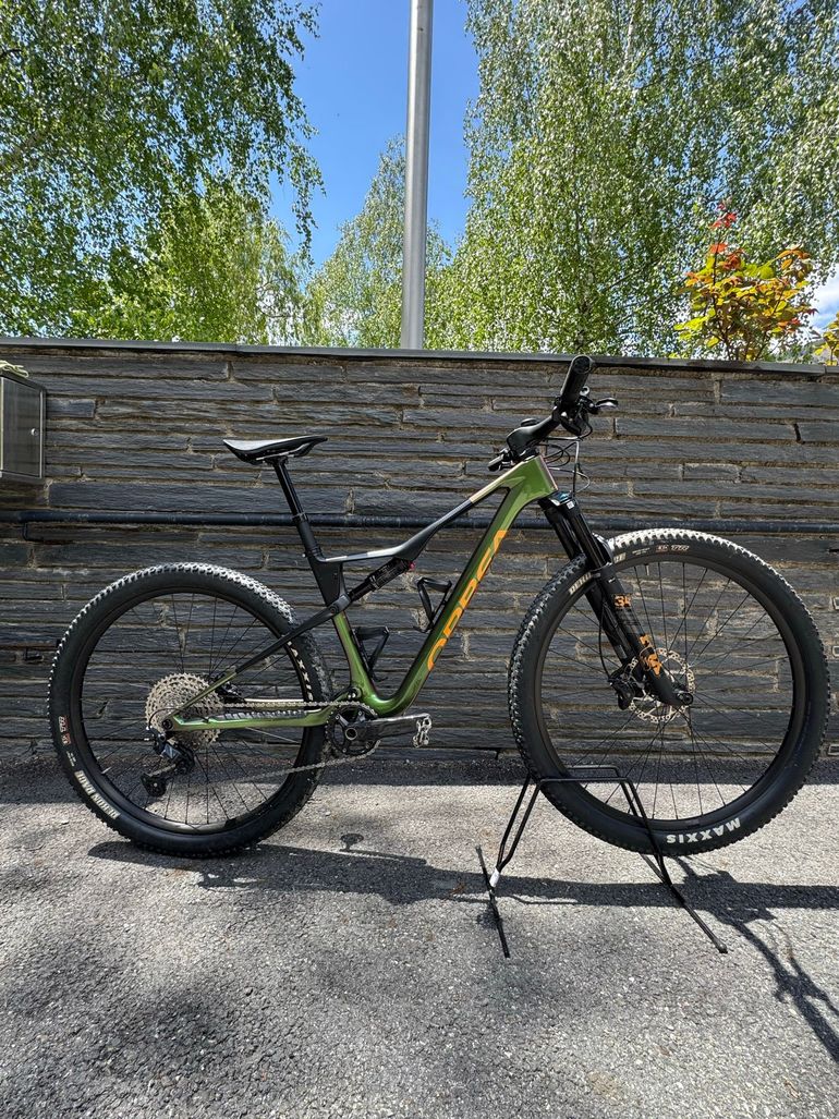 Used Orbea Oiz Shimano Deore XT 2023 Mountainbike, Verde — image 1 of 7