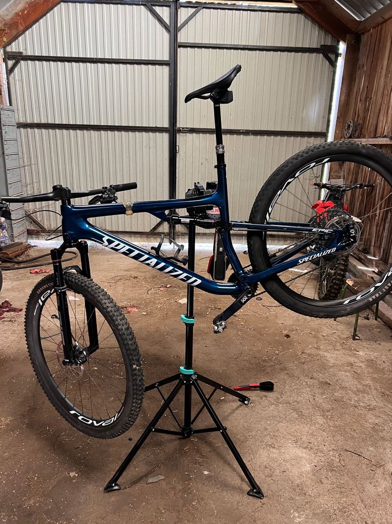Used Specialized Epic Pro 2023 2023 Mountainbike, Azul — image 3 of 3
