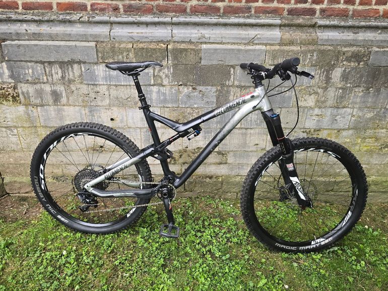 Used Commencal META AM SRAM GX 2016 Mountainbike — image 1 of 6