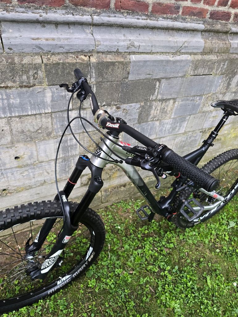 Used Commencal META AM SRAM GX 2016 Mountainbike — image 3 of 6