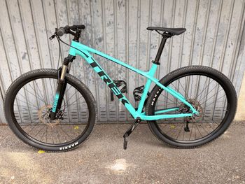 Used Trek Marlin 7 Gen 2 2023 2023 Mountainbike, Blue, 27.5, 29 — image 2 of 10