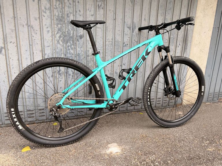 Used Trek Marlin 7 Gen 2 2023 2023 Mountainbike, Blue, 27.5, 29 — image 8 of 10