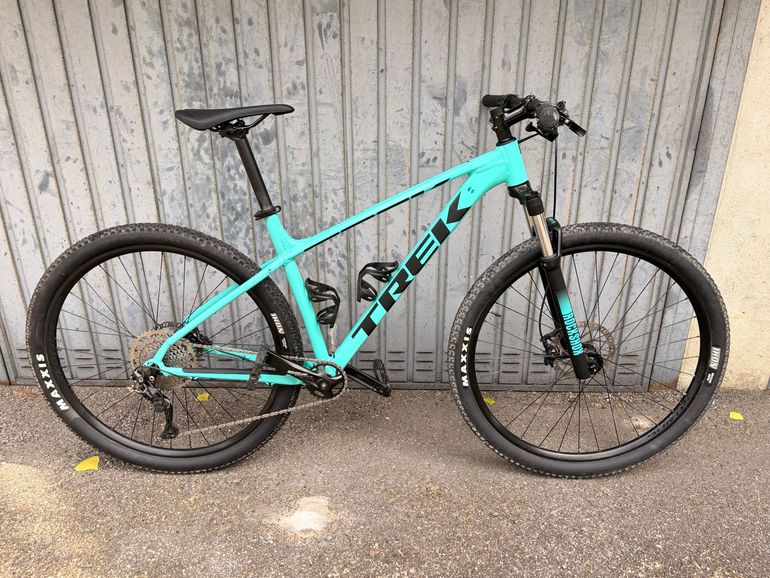 Used Trek Marlin 7 Gen 2 2023 2023 Mountainbike, Blue, 27.5, 29 — image 1 of 10