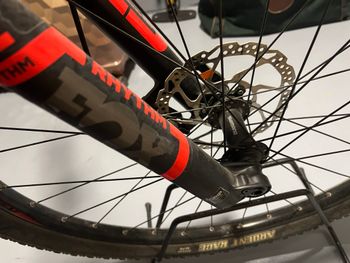 Used Orbea Orbea Oiz H30 M 2021 2021 Mountainbike, Rosso — image 9 of 11