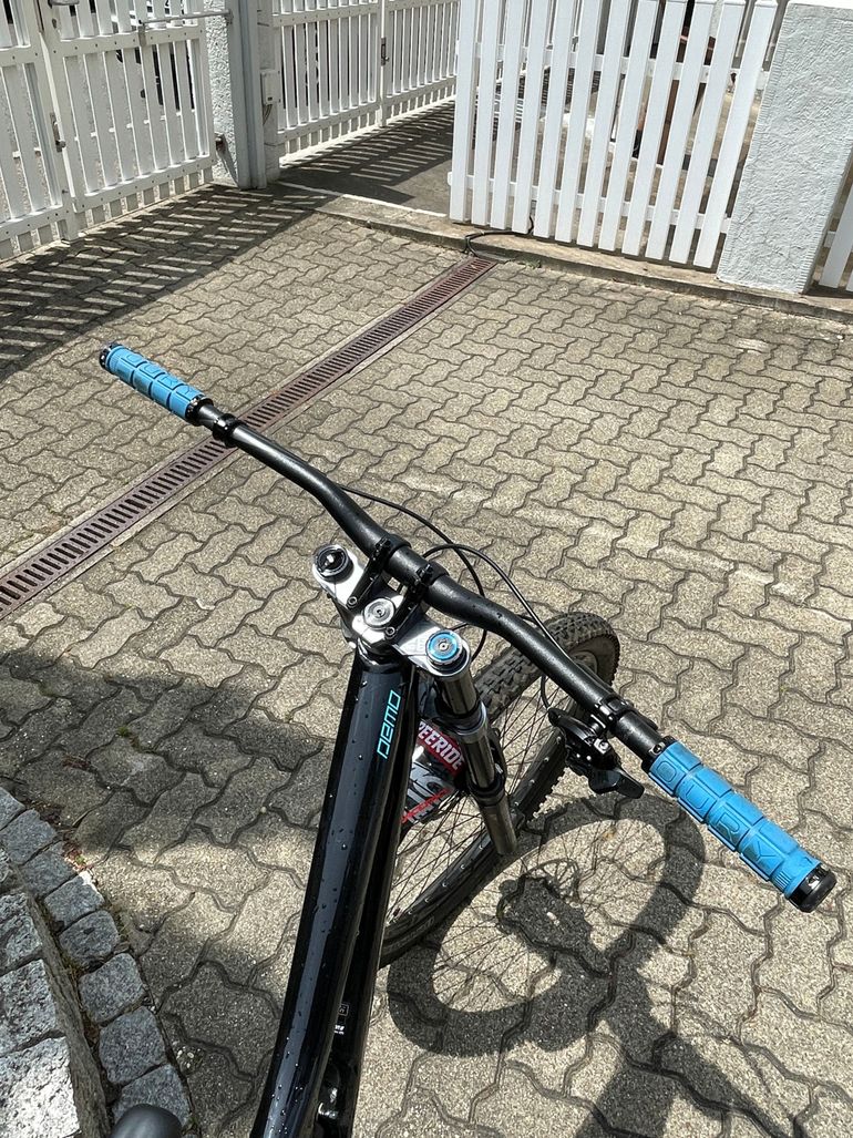 Used Specialized Demo 8 I Alloy 2018 2018 Mountainbike, Black, 27.5 — image 3 of 7