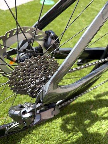 Used Bianchi Oltre Shimano Ultegra Di2 2024 Road & Gravel, Gris claro — image 6 of 7