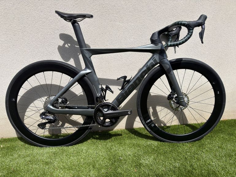 Used Bianchi Oltre Shimano Ultegra Di2 2024 Road & Gravel, Gris claro — image 1 of 7