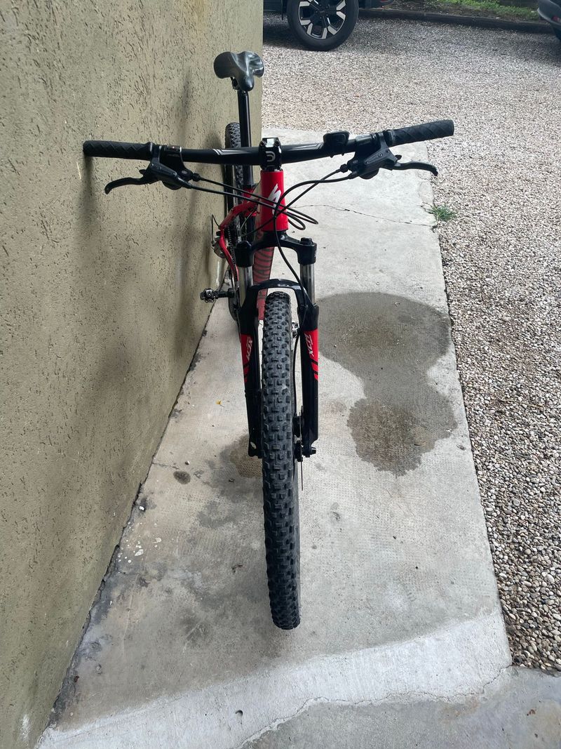 Used Specialized Rockhopper Shimano Deore XT 2016 Mountainbike, Red — image 4 of 5