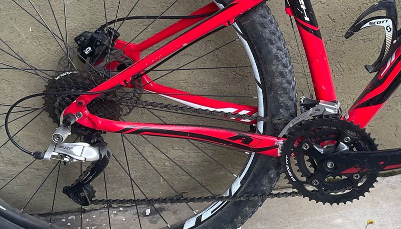 Used Specialized Rockhopper Shimano Deore XT 2016 Mountainbike, Red — image 3 of 5