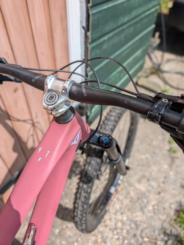 Used YT Industries Izzo Other 2025 Mountainbike, Purple — image 2 of 9