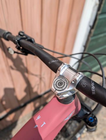 Used YT Industries Izzo Other 2025 Mountainbike, Purple — image 7 of 9