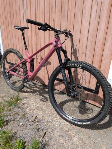Used YT Industries Izzo Other 2025 Mountainbike, Purple — image 1 of 9