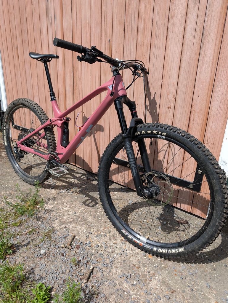 Used YT Industries Izzo Other 2025 Mountainbike — image 1 of 10