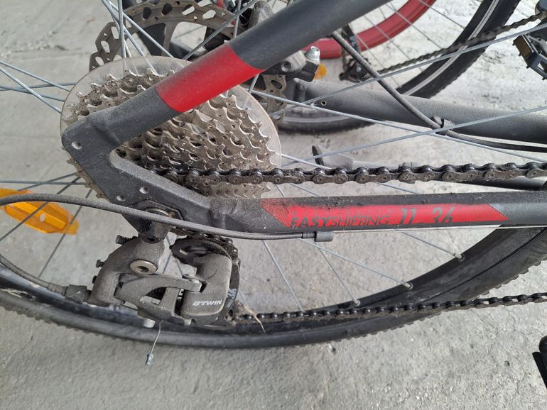 Used B’TWIN B’Twin Riverside 500 Trekking / Hybrid / Cross Bike 2024 2024 Urban, Black — image 4 of 4