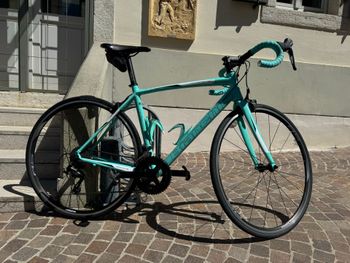 Used Bianchi Nirone Shimano 105 2018 Road & Gravel, Verde — image 2 of 9