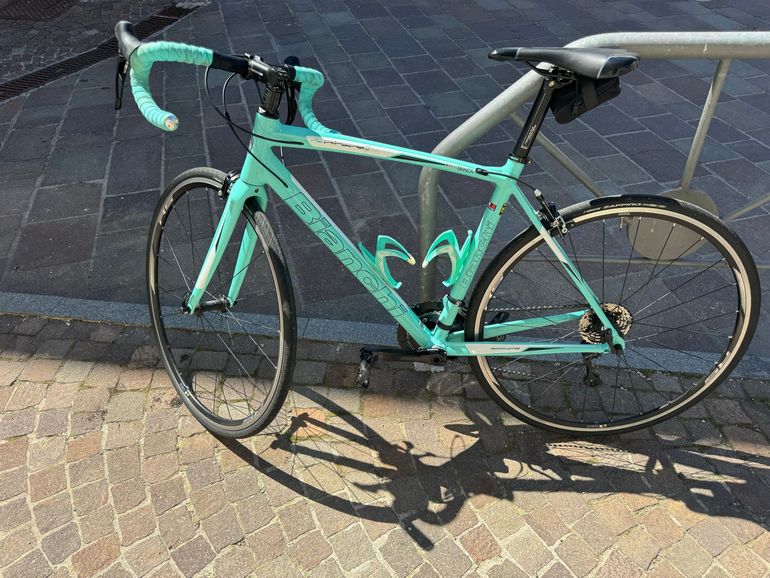 Used Bianchi Nirone Shimano 105 2018 Road & Gravel, Verde — image 1 of 9