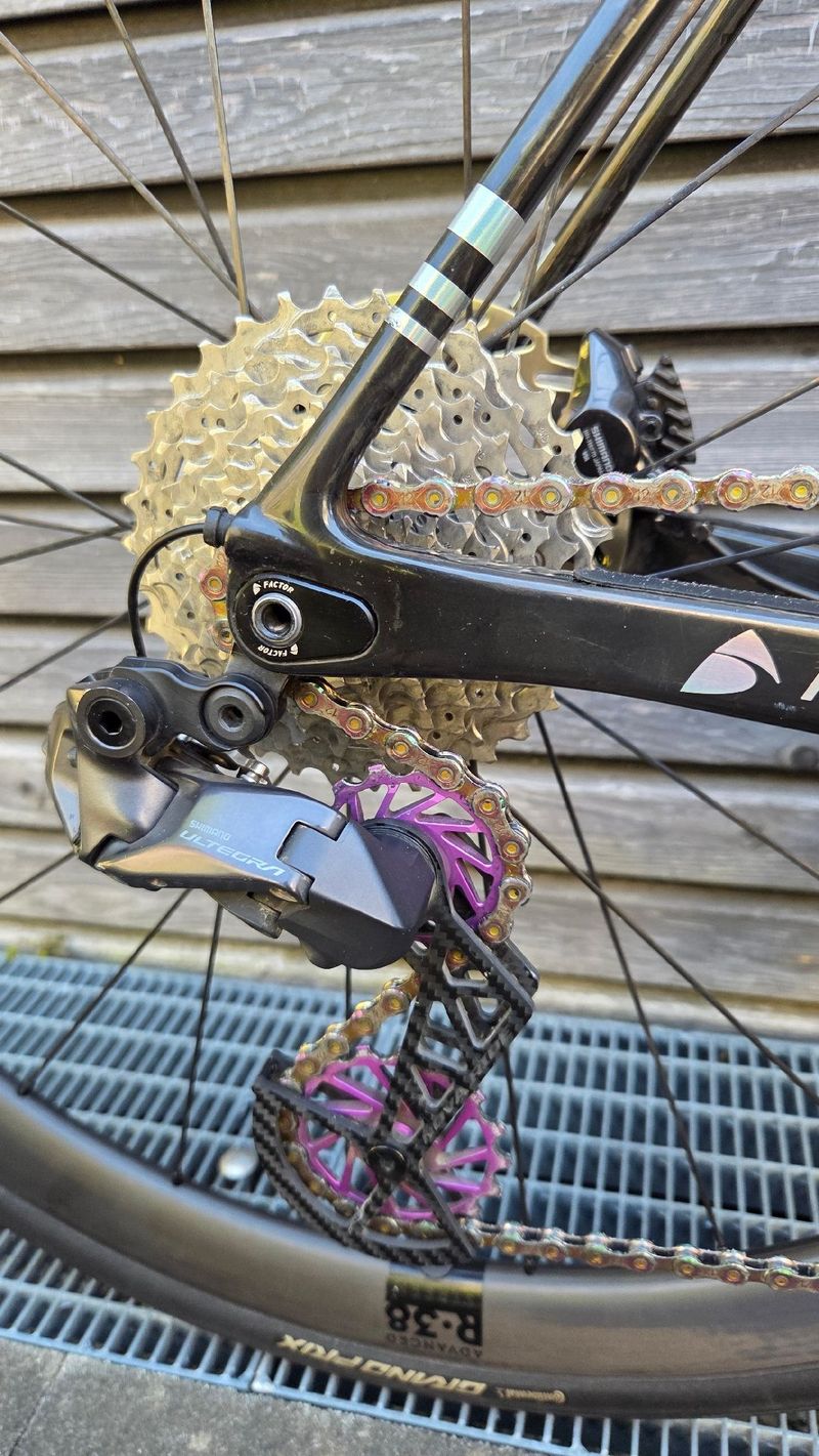 Used Factor O2 Shimano Ultegra Di2 2023 Road & Gravel, Black — image 5 of 9