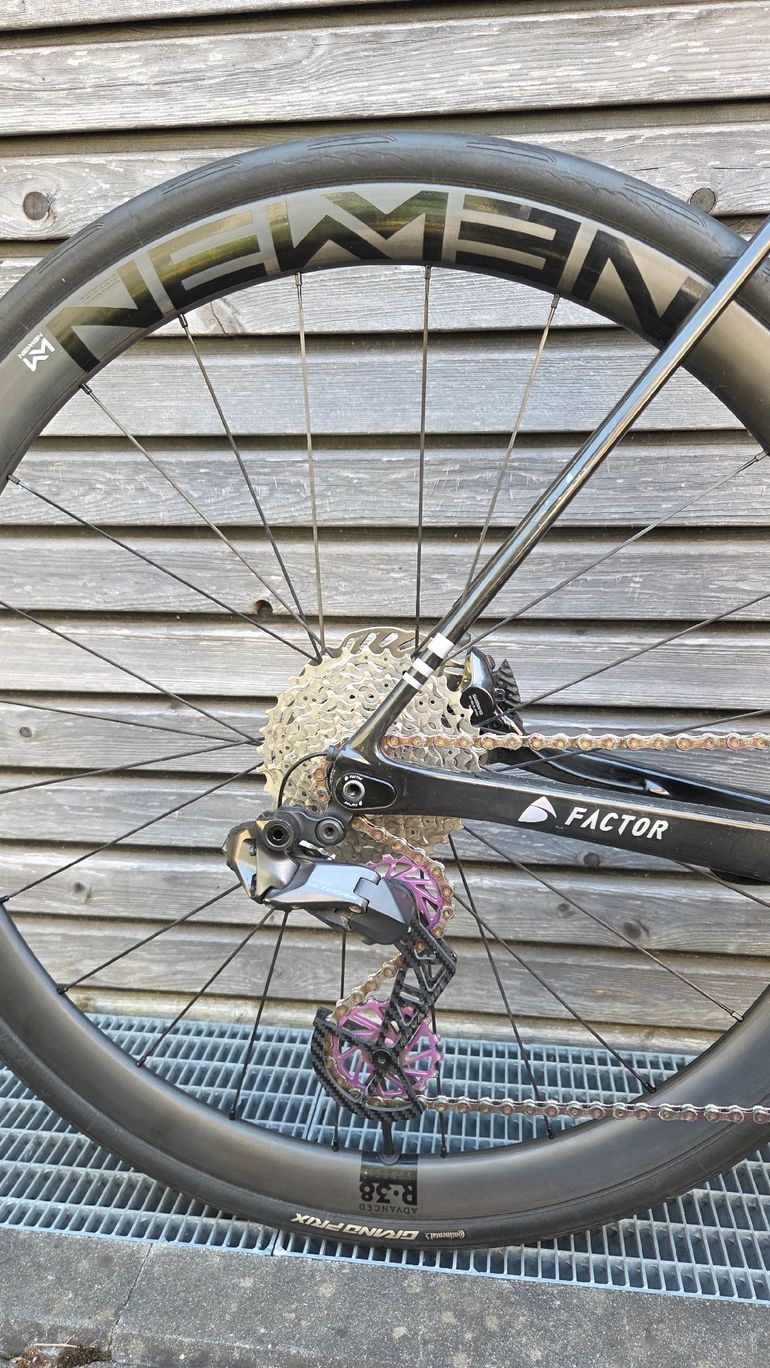 Used Factor O2 Shimano Ultegra Di2 2023 Road & Gravel, Black — image 4 of 9