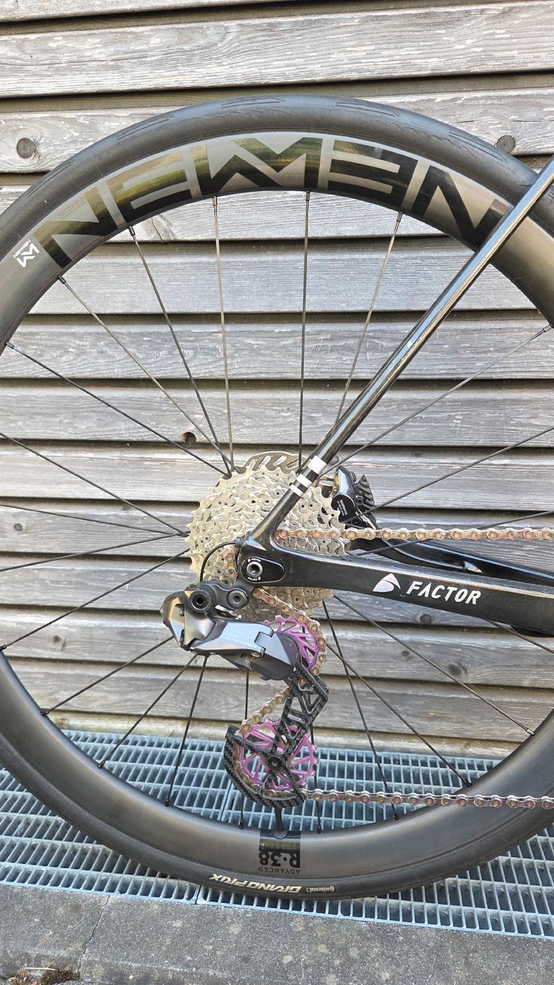 Used Factor O2 Shimano Ultegra Di2 2023 Road & Gravel, Black — image 4 of 9