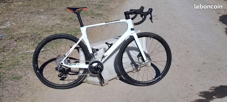Used CUBE Cube Agree C62 Pro 2024 Road & Gravel, White — image 1 of 3