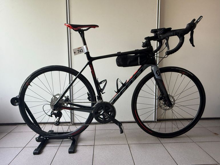 Used Scott Addict 20 2018 2018 Road & Gravel, Light Gray — image 1 of 6