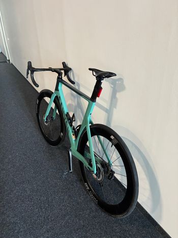 Used Canyon Aeroad CF SLX 8 Di2 2023 2023 Road & Gravel — image 8 of 8