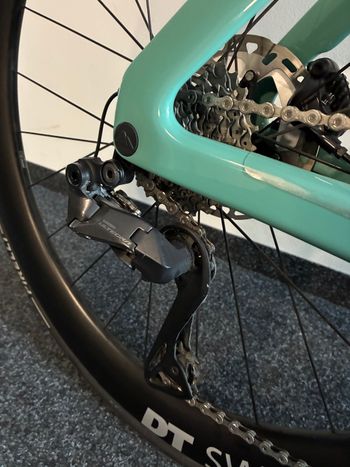 Used Canyon Aeroad CF SLX 8 Di2 2023 2023 Road & Gravel — image 4 of 8