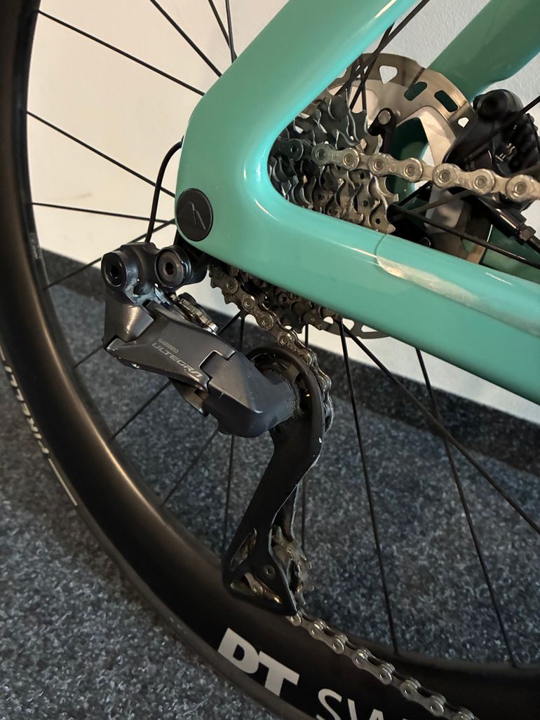 Used Canyon Aeroad CF SLX 8 Di2 2023 2023 Road & Gravel — image 4 of 8