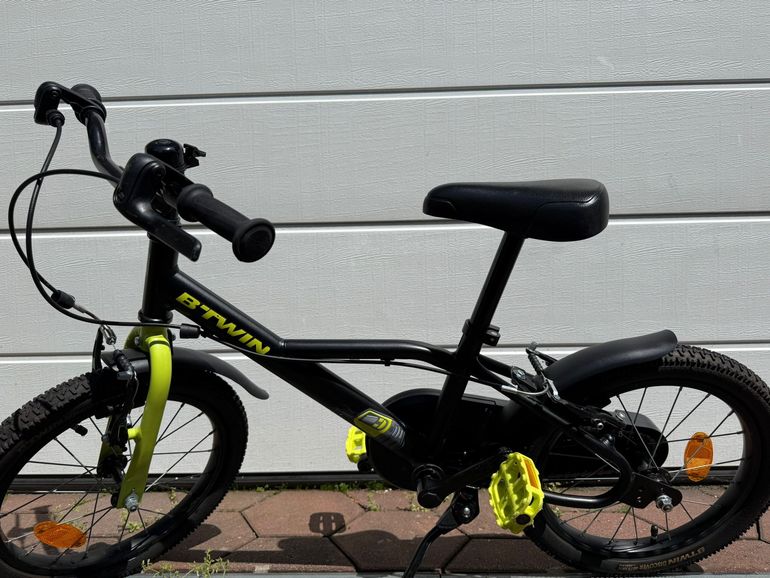 Used B’TWIN 16 Inch KIDS BIKE DARK HERO 500 4-6 YEARS OLD 2024 2024 Youth, Schwarz — image 1 of 6