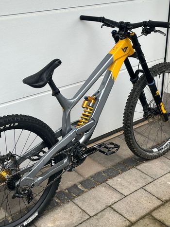 Used YT Industries YT Tues Uncaged 11 2023 XL 2023 Mountainbike, Light Gray — image 4 of 7