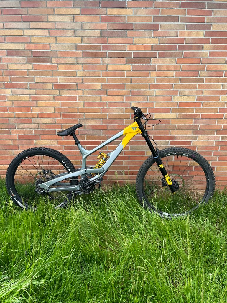 Used YT Industries YT Tues Uncaged 11 2023 XL 2023 Mountainbike, Light Gray — image 1 of 7