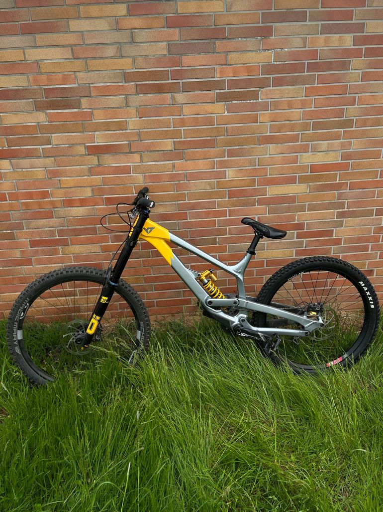 Used YT Industries YT Tues Uncaged 11 2023 XL 2023 Mountainbike, Light Gray — image 2 of 7