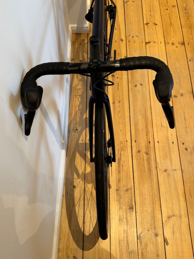 Used Specialized Aethos Sport 2025 Road & Gravel — image 10 of 11