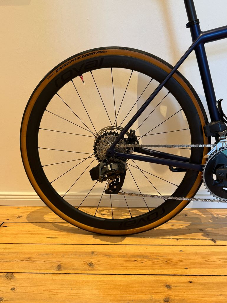 Used Specialized Aethos Sport 2025 Road & Gravel — image 3 of 11