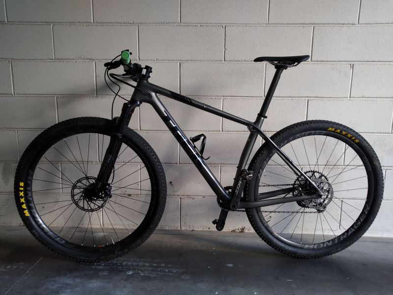 Used Trek Procaliber 9.8 SL 2018 2018 Mountainbike, Light Gray, 27.5, 29 — image 2 of 6