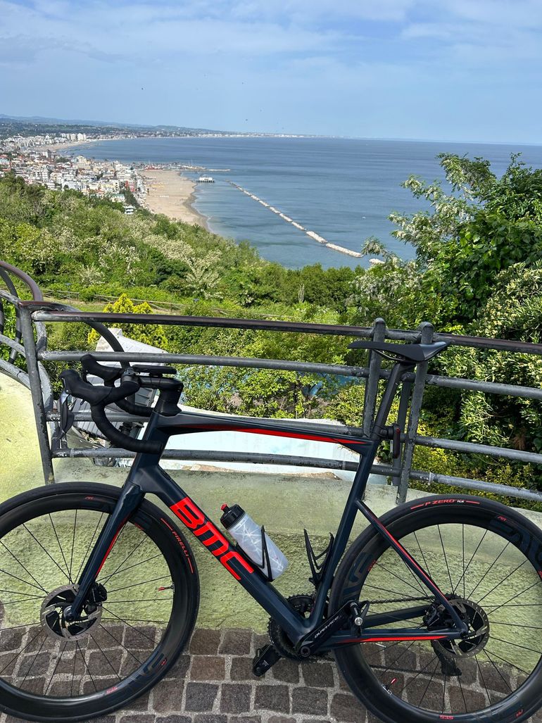 Used BMC Roadmachine 01 ONE 2019 2019 Road & Gravel, Hellgrau — image 2 of 3
