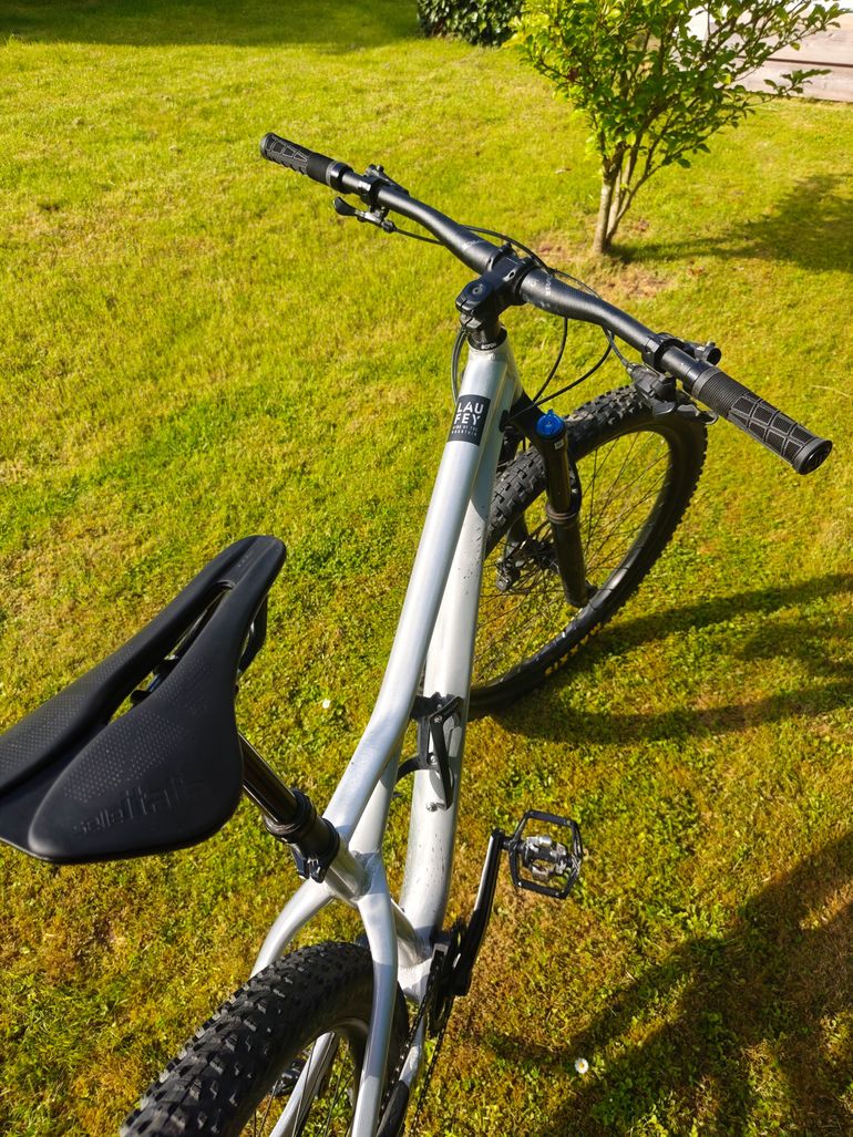 Used Orbea LAUFEY H-LTD 2022 2022 Mountainbike, Grigio chiaro — image 4 of 6