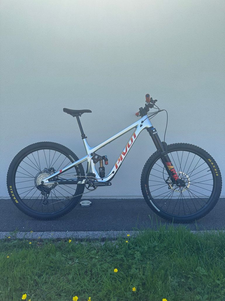 Used Pivot Firebird 29 Ride GX/X01 2023 2023 Mountainbike, Light Gray, 29 — image 2 of 7