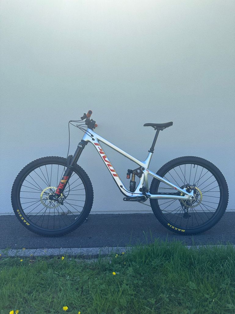 Used Pivot Firebird 29 Ride GX/X01 2023 2023 Mountainbike, Light Gray, 29 — image 1 of 7