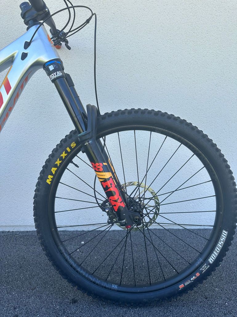 Used Pivot Firebird 29 Ride GX/X01 2023 2023 Mountainbike, Light Gray, 29 — image 5 of 7