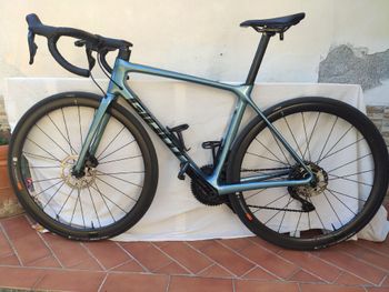 Used Giant TCR Advanced Pro Disc 1 Di2 2023 2023 Road & Gravel — image 2 of 10